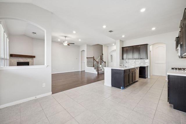 824 San Madrid Trail, Fort Worth, TX 76052