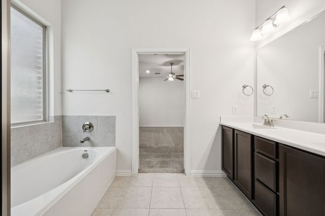 824 San Madrid Trail, Fort Worth, TX 76052