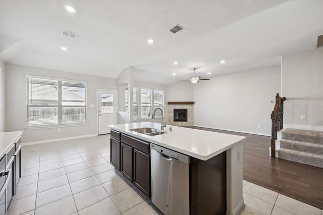 824 San Madrid Trail, Fort Worth, TX 76052