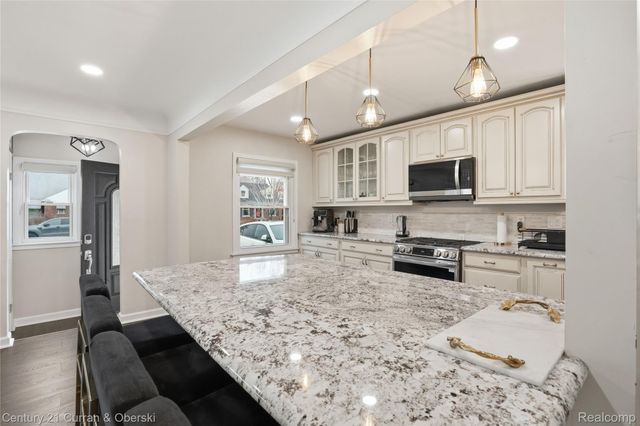 1621 Robindale Avenue, Dearborn, MI 48128