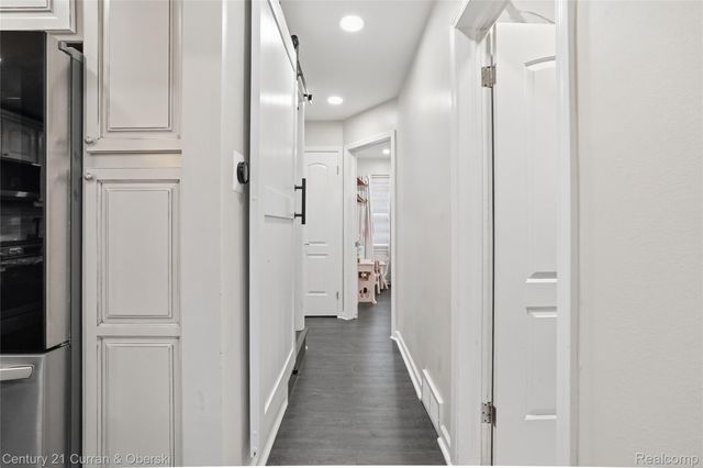 1621 Robindale Avenue, Dearborn, MI 48128