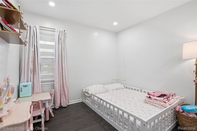 1621 Robindale Avenue, Dearborn, MI 48128