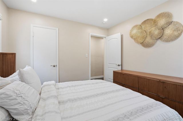 1621 Robindale Avenue, Dearborn, MI 48128