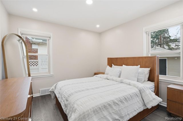 1621 Robindale Avenue, Dearborn, MI 48128