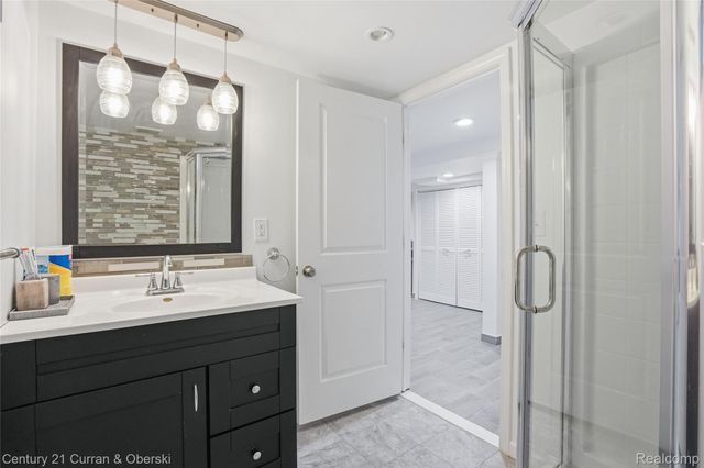 1621 Robindale Avenue, Dearborn, MI 48128