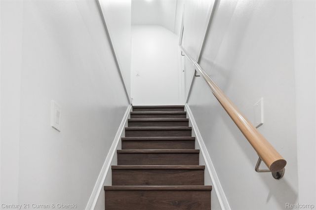 1621 Robindale Avenue, Dearborn, MI 48128