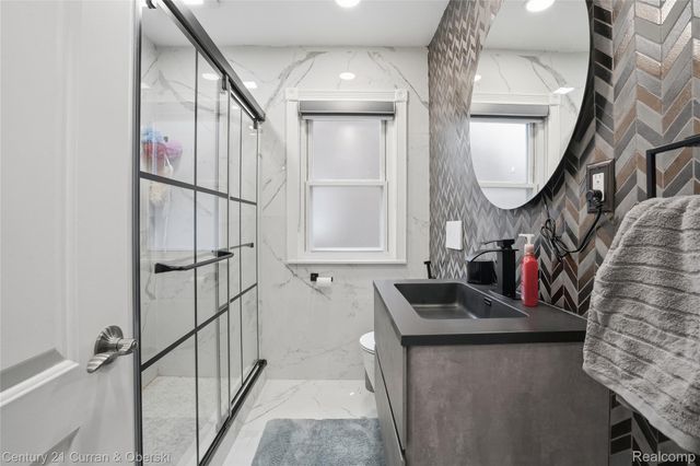 1621 Robindale Avenue, Dearborn, MI 48128