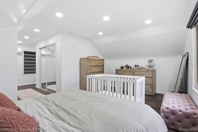 1621 Robindale Avenue, Dearborn, MI 48128