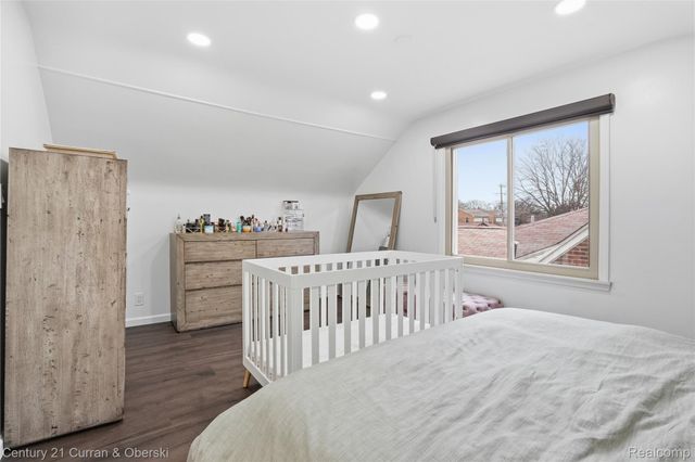 1621 Robindale Avenue, Dearborn, MI 48128