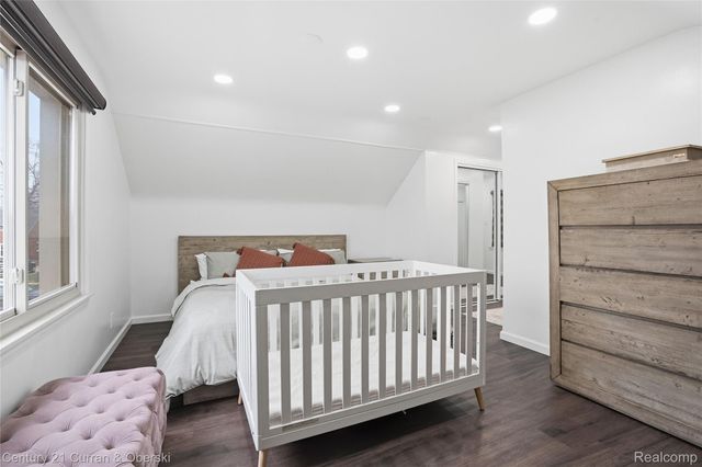 1621 Robindale Avenue, Dearborn, MI 48128