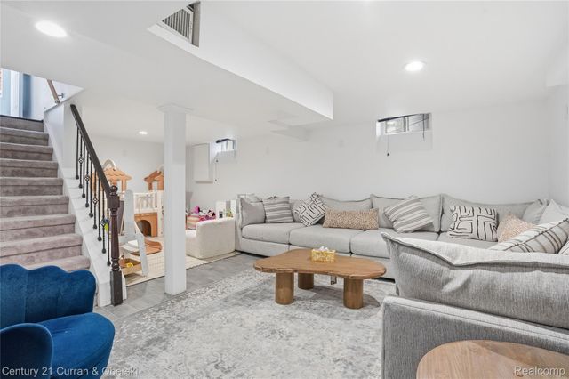 1621 Robindale Avenue, Dearborn, MI 48128