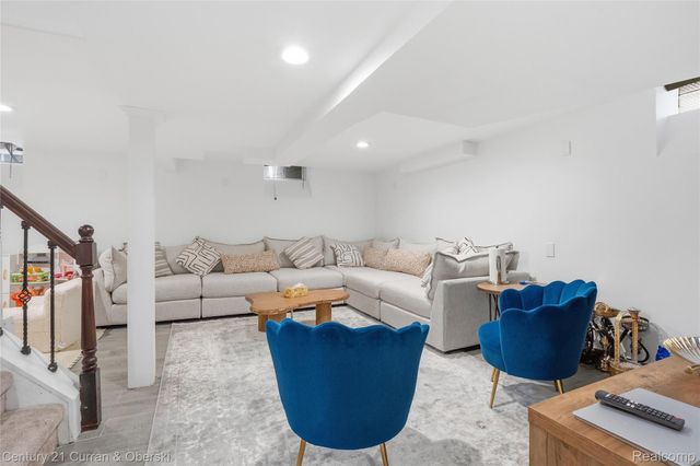 1621 Robindale Avenue, Dearborn, MI 48128