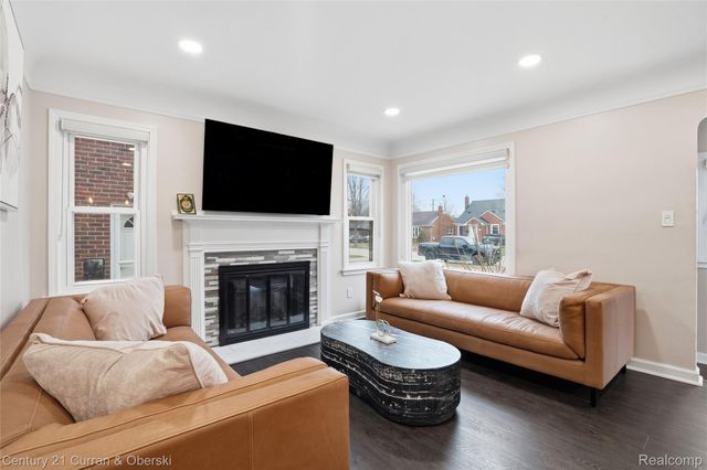 1621 Robindale Avenue, Dearborn, MI 48128