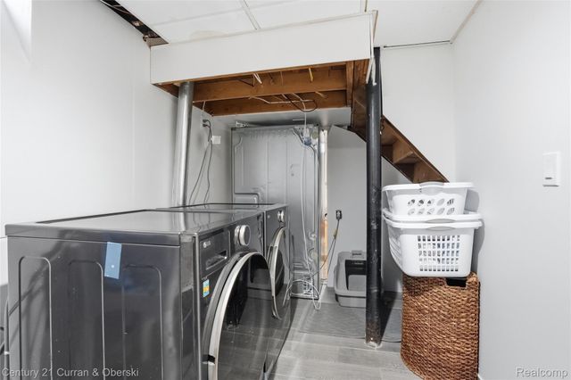 1621 Robindale Avenue, Dearborn, MI 48128