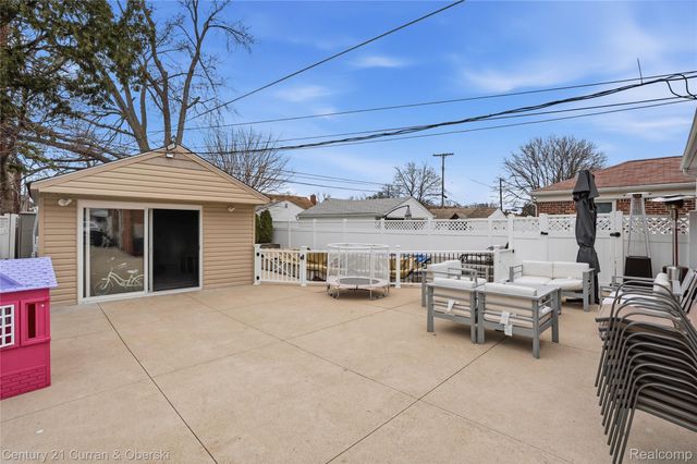 1621 Robindale Avenue, Dearborn, MI 48128