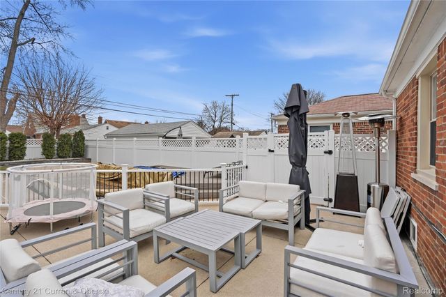 1621 Robindale Avenue, Dearborn, MI 48128