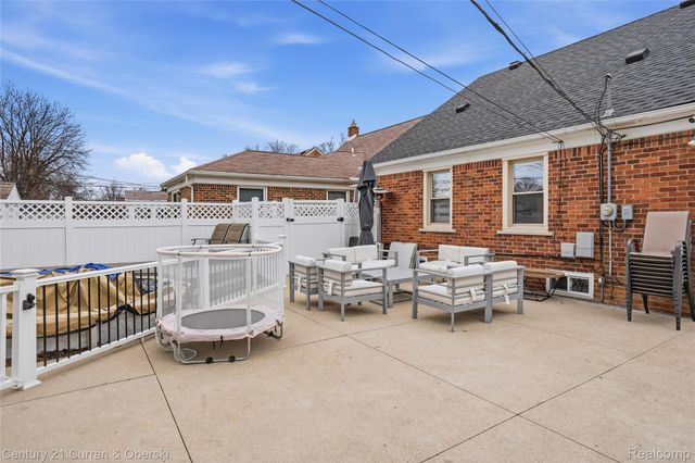 1621 Robindale Avenue, Dearborn, MI 48128