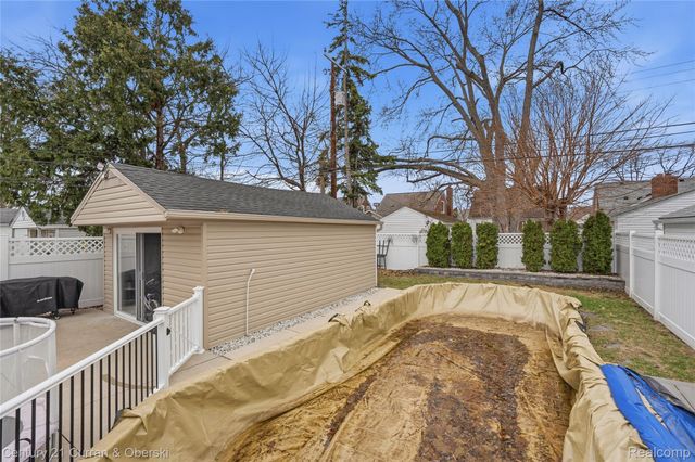 1621 Robindale Avenue, Dearborn, MI 48128