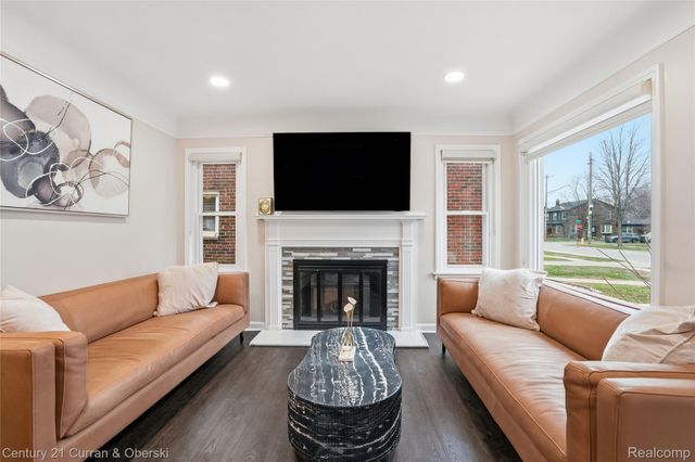 1621 Robindale Avenue, Dearborn, MI 48128