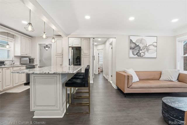 1621 Robindale Avenue, Dearborn, MI 48128