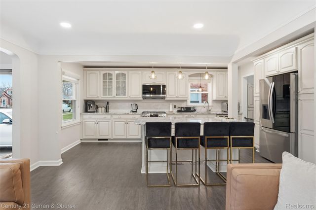 1621 Robindale Avenue, Dearborn, MI 48128