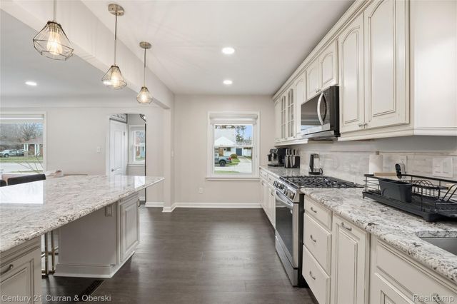 1621 Robindale Avenue, Dearborn, MI 48128