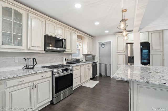 1621 Robindale Avenue, Dearborn, MI 48128