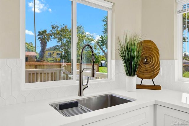 625 Santa Fe Drive, Encinitas, CA 92024