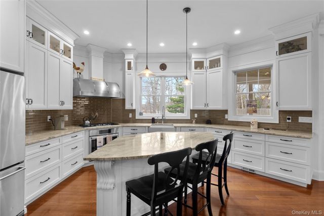 360 Masters Road, Laurel, NY 11948