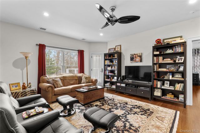 360 Masters Road, Laurel, NY 11948