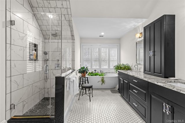 360 Masters Road, Laurel, NY 11948