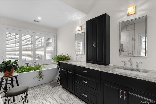 360 Masters Road, Laurel, NY 11948