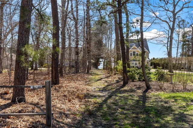 360 Masters Road, Laurel, NY 11948