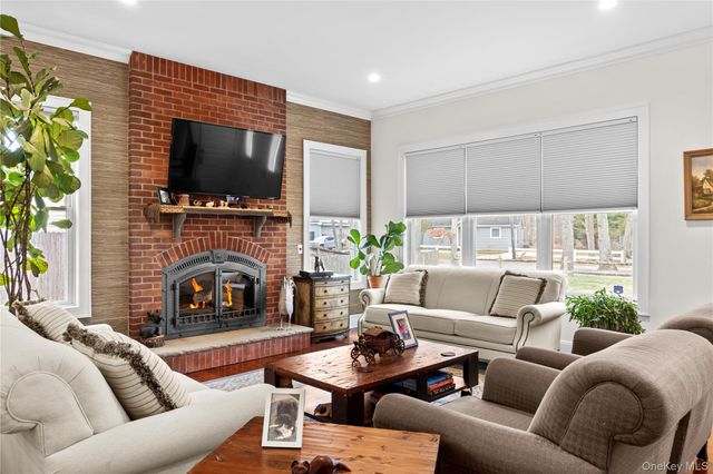 360 Masters Road, Laurel, NY 11948