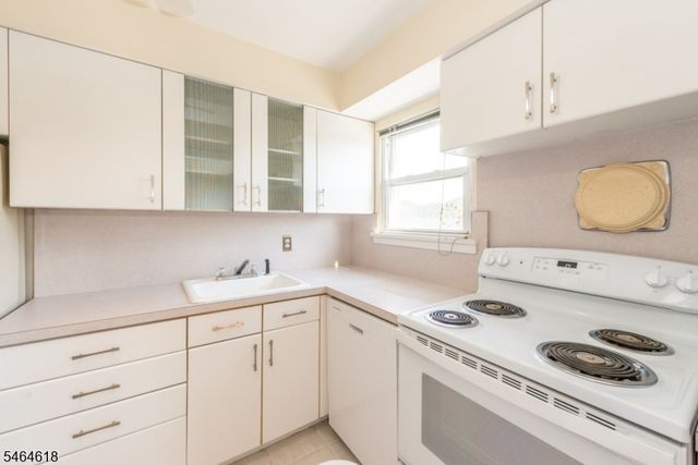 100 Pierson Miller Dr D12 12, Pompton Lakes Boro, NJ 07442
