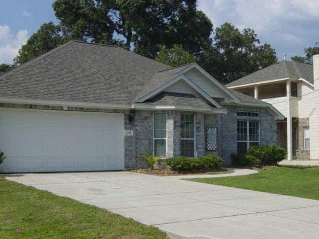 254 Maple Lane, Conroe, TX 77304