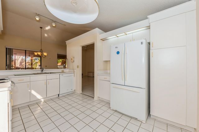 10439 S Circle Lake Drive 201, Boynton Beach, FL 33437