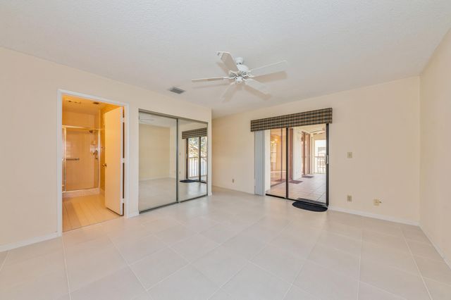 10439 S Circle Lake Drive 201, Boynton Beach, FL 33437
