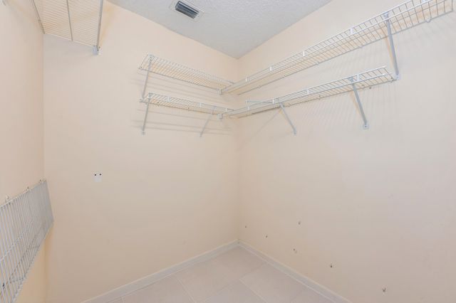 10439 S Circle Lake Drive 201, Boynton Beach, FL 33437
