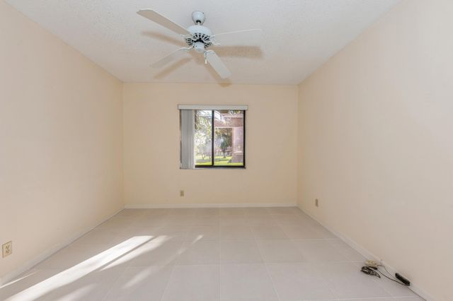10439 S Circle Lake Drive 201, Boynton Beach, FL 33437