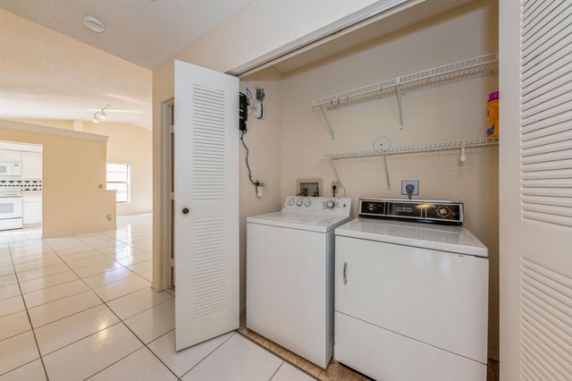 10439 S Circle Lake Drive 201, Boynton Beach, FL 33437