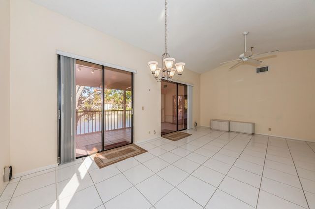 10439 S Circle Lake Drive 201, Boynton Beach, FL 33437