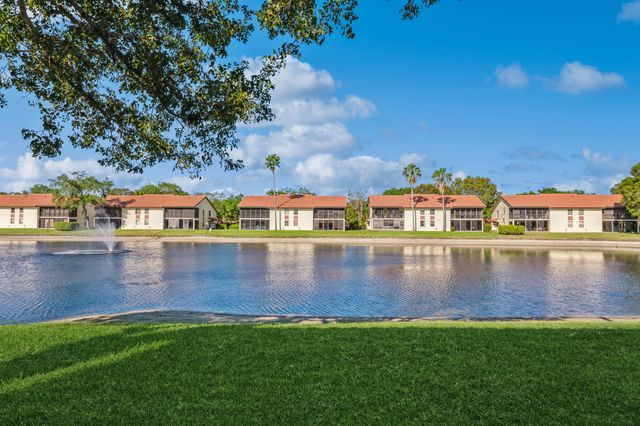 10439 S Circle Lake Drive 201, Boynton Beach, FL 33437