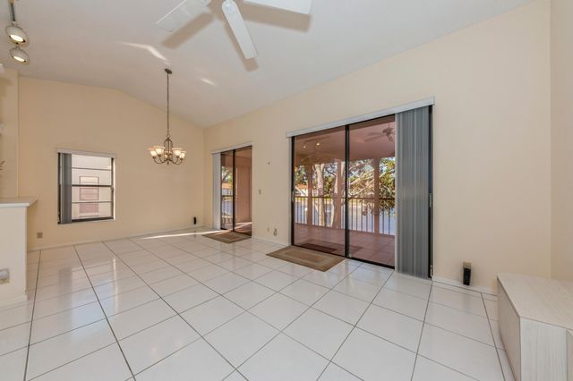10439 S Circle Lake Drive 201, Boynton Beach, FL 33437