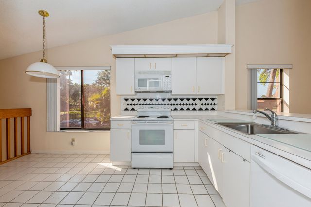 10439 S Circle Lake Drive 201, Boynton Beach, FL 33437