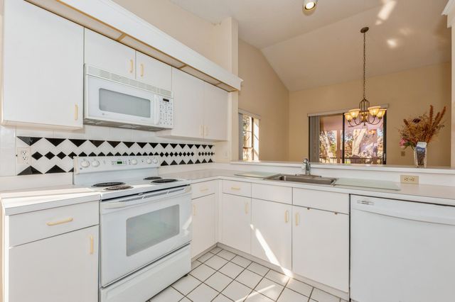 10439 S Circle Lake Drive 201, Boynton Beach, FL 33437