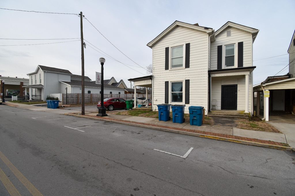 126 N Main Street, Harrodsburg, KY 40330