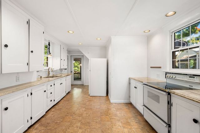 154 High St, Newburyport, MA 01950