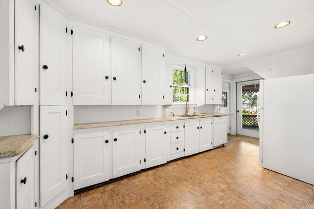 154 High St, Newburyport, MA 01950
