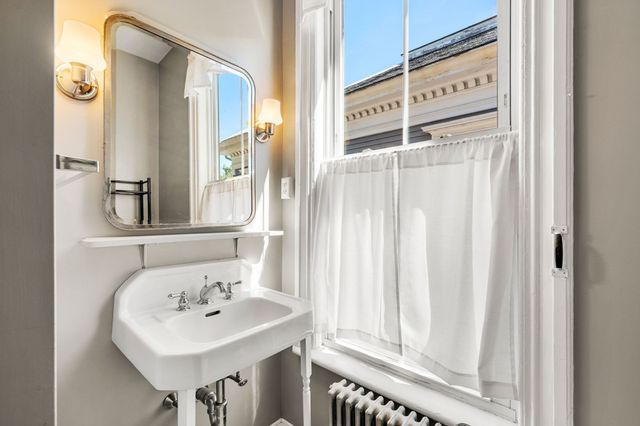 154 High St, Newburyport, MA 01950